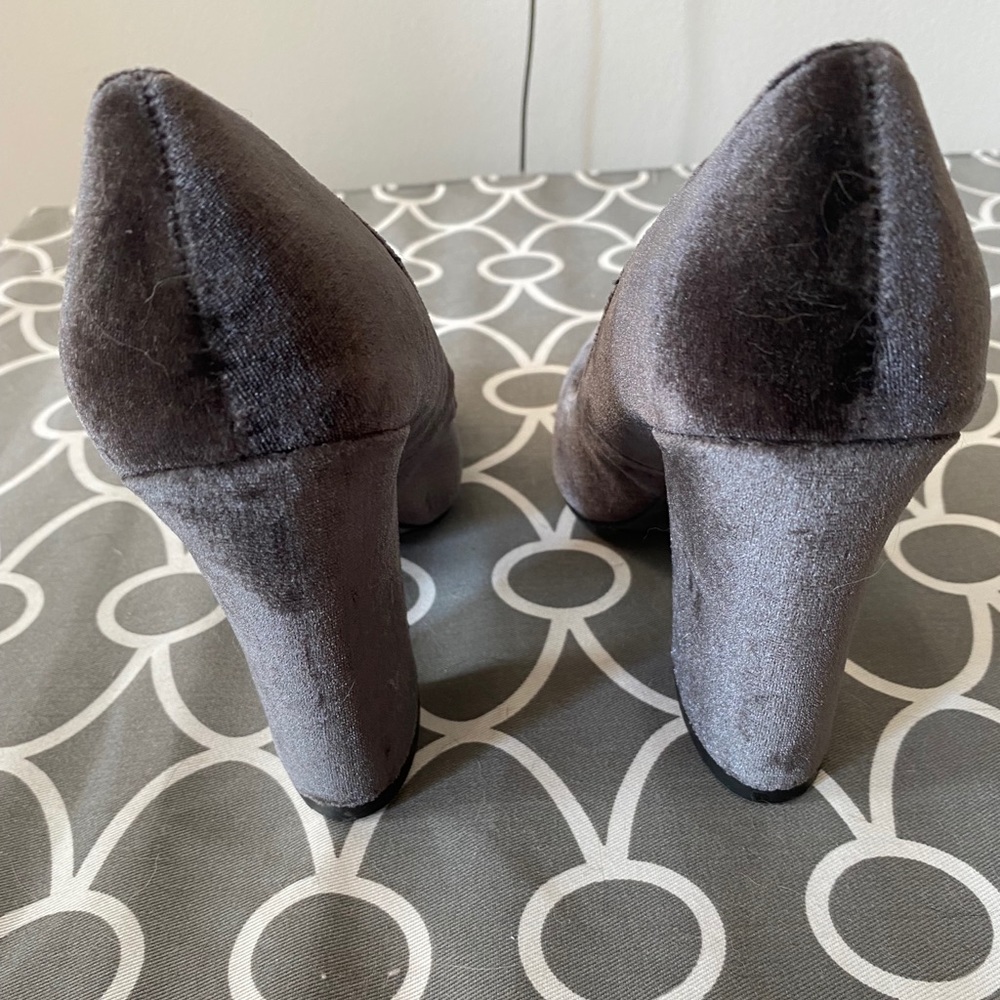 Gray heels - Picture 3 of 4